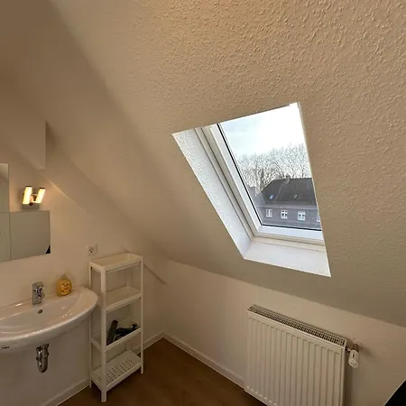 Monteurunterkunft In Fuer Bis Zu 8 Personen - Komplettes Haus Fuer Sie Allein! Feriehus Duisburg