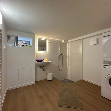 Monteurunterkunft In Fuer Bis Zu 8 Personen - Komplettes Haus Fuer Sie Allein!