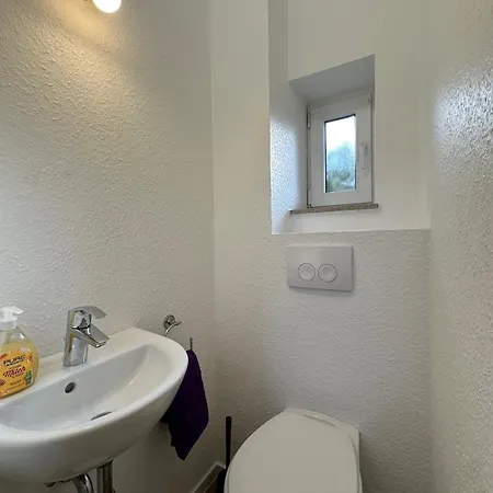 Monteurunterkunft In Fuer Bis Zu 8 Personen - Komplettes Haus Fuer Sie Allein! Prázdninový dům Duisburg
